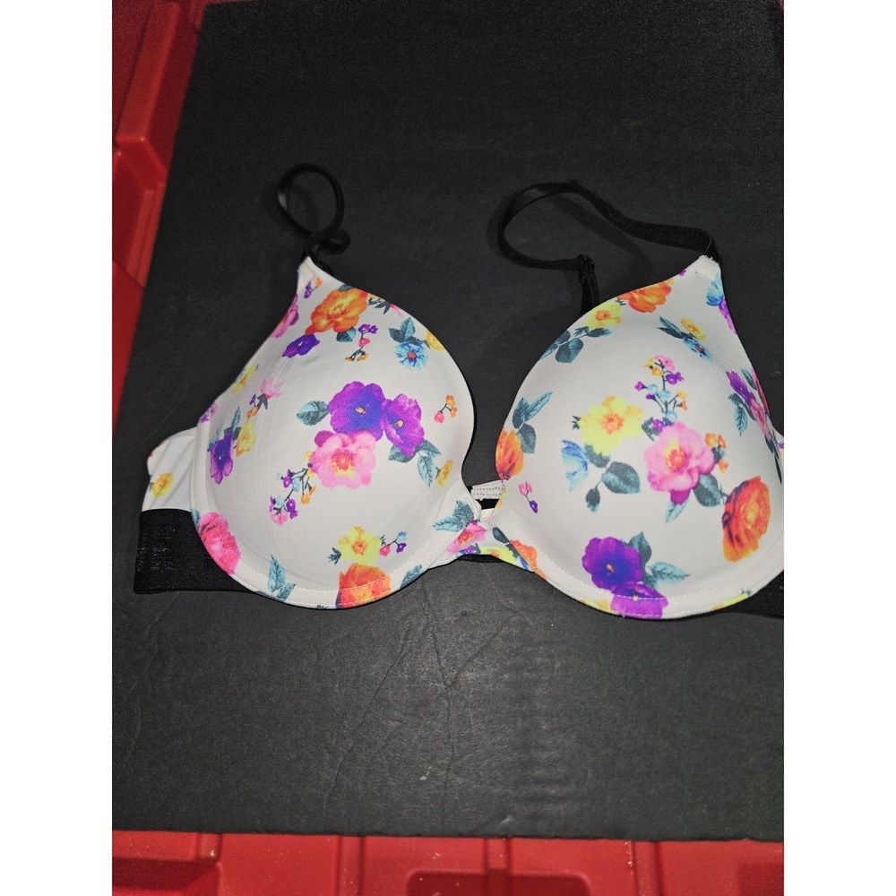 34C Pink By Victoria's Secret  Wear‎ Everywhere Push Up